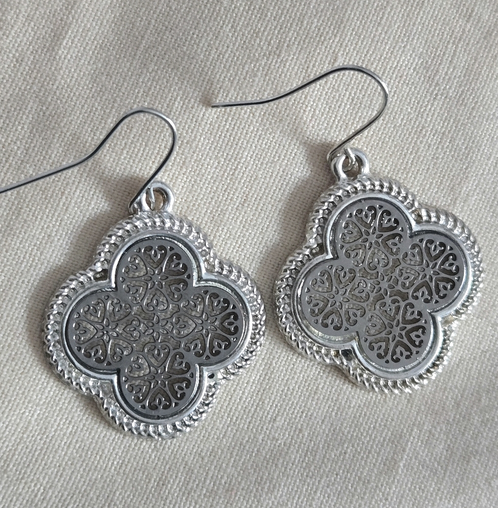 2 Tone Quatrefoil Filigree Clover Earrings